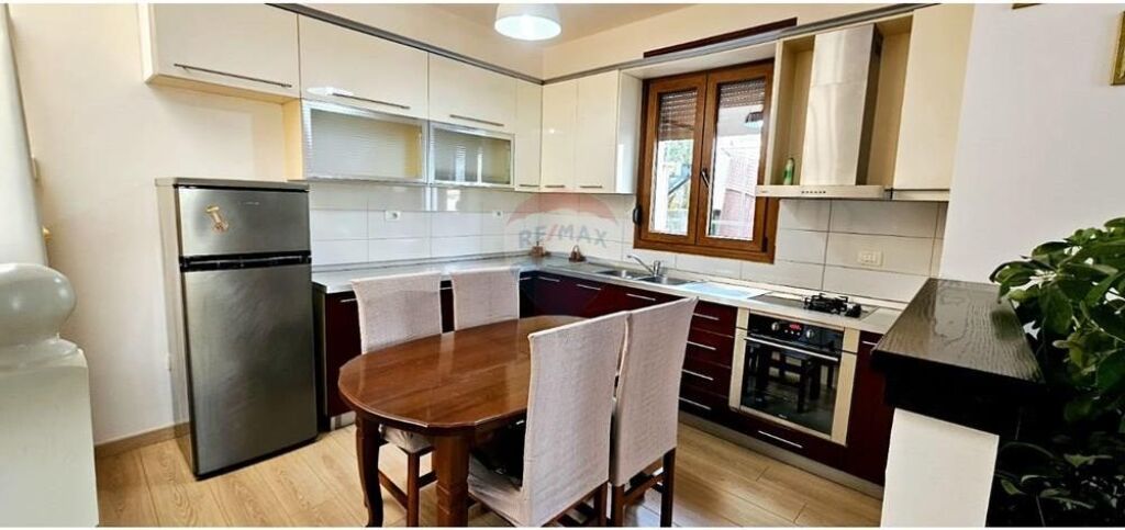 Dupleks - Për Qira - Rruga Ali Demi, Tiranë