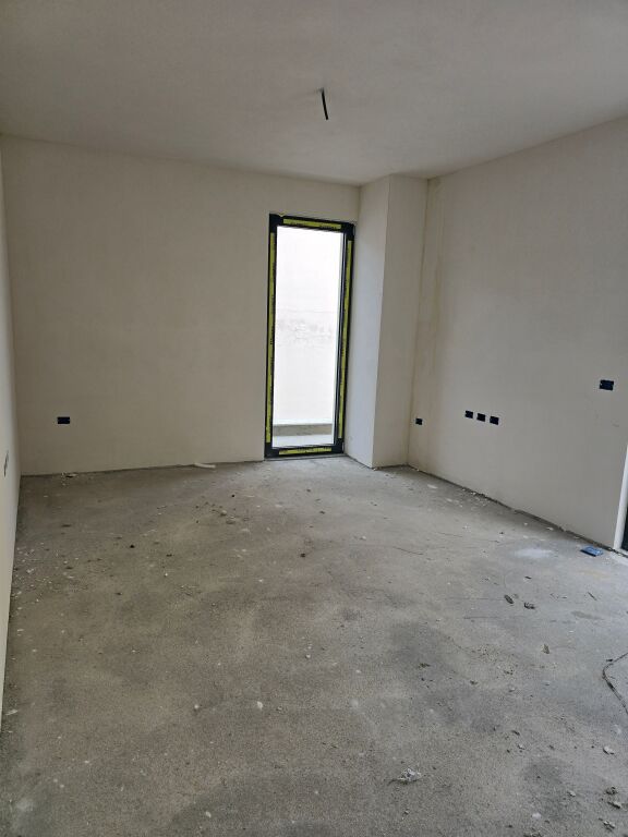 SHITET APARTAMENT TE RRETHI BATHORES,KAMEZ