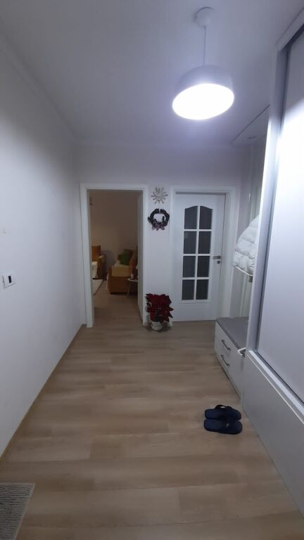 Shitet apartament 1+1 prane Shkolles se Baletit