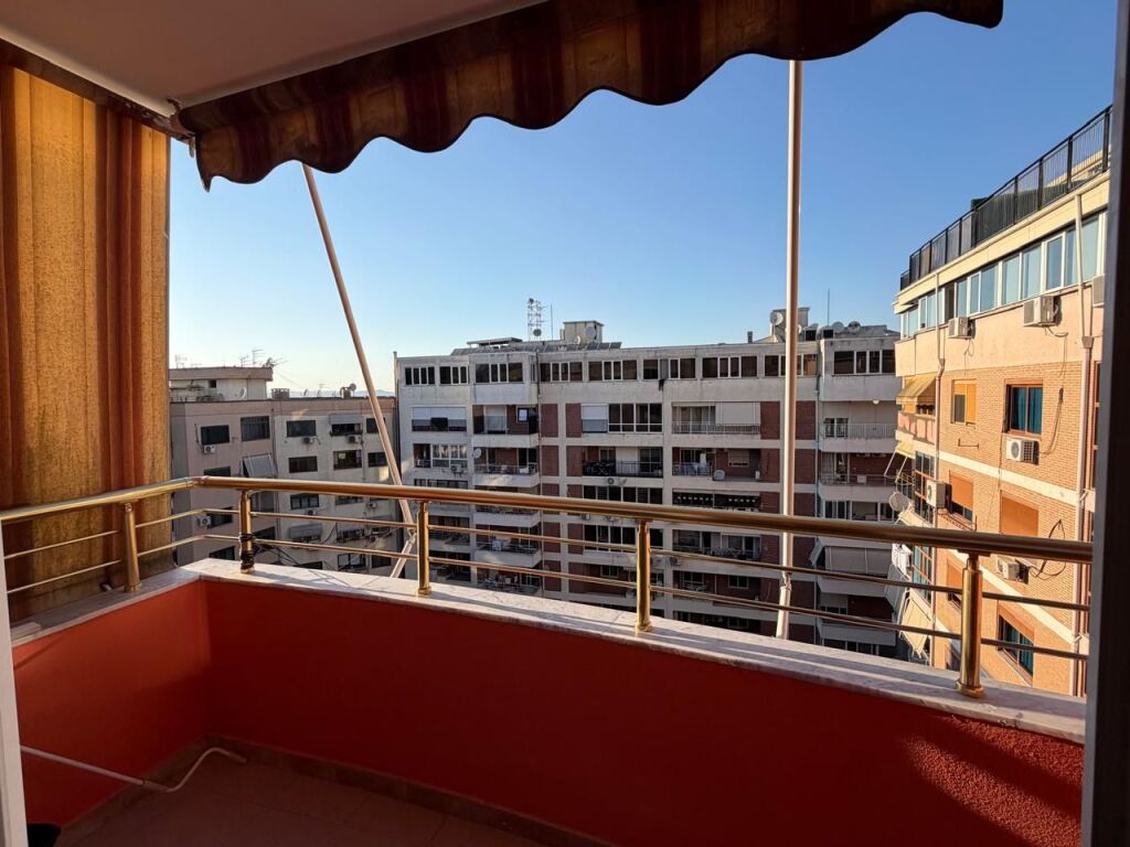 SHITET, APARTAMENT 2+1, ISH-STACIONI I TRENIT