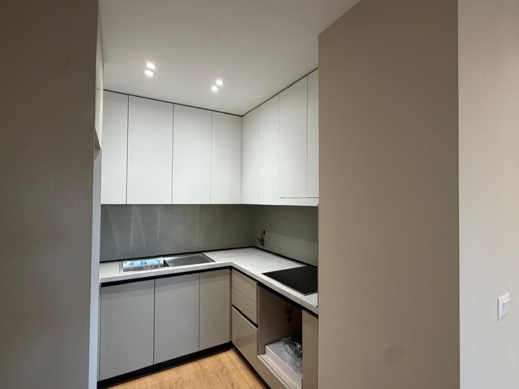 SHITET, APARTAMENT 2+1, ISH-STACIONI I TRENIT