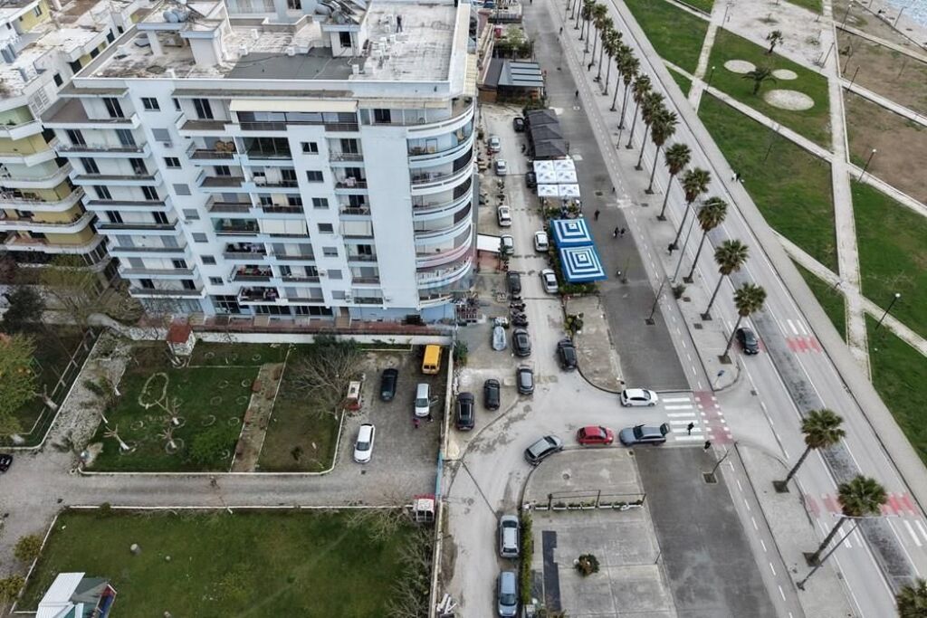 🔥🌊 OKAZION ELITAR – AMBIENT TREGTAR NË VIJË TË PARË, LUNGOMARE VLORË 🌊🔥