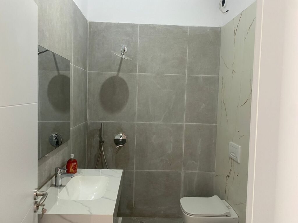 Jepet 2+1 me Qera prane Liqenit t Farkes