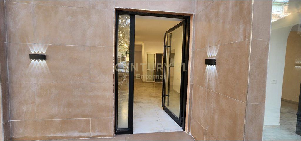 Xhamllik – Commercial space for rent, ground floor, 80 m²