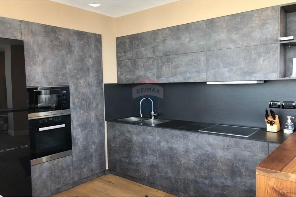 Apartament - Për Shitje - Rruga Dhimitër Konomi, Vlorë