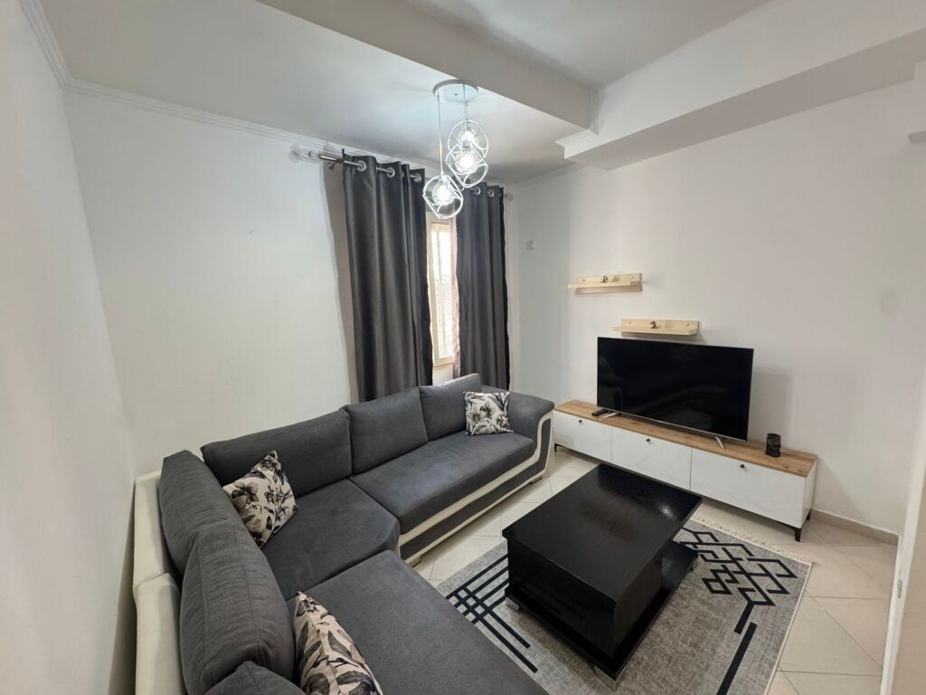 1+1 me qera te Liqeni Thate