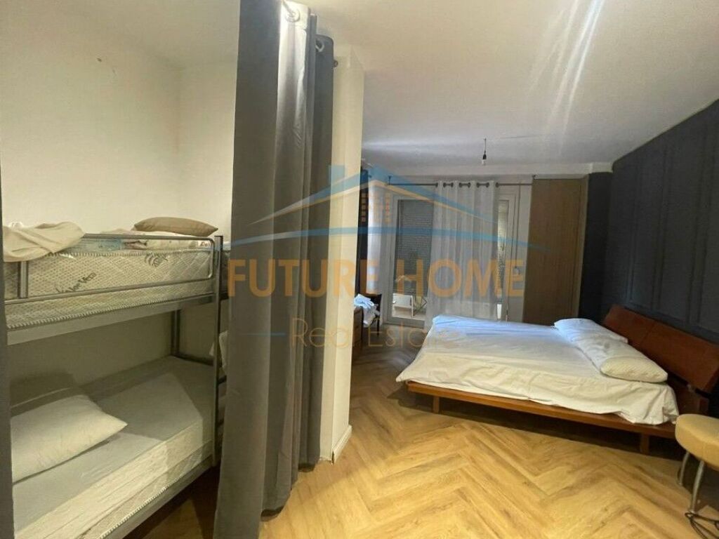 Shitet, Duplex 2+1+2, Myslym Shyri