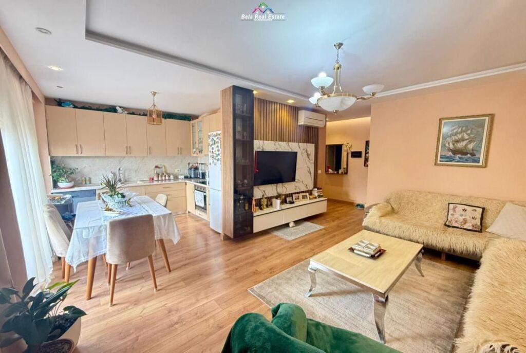 Apartament Per Shitje 3+1+ 2 Poste Parkimi tek Kopshti Botanik ( ID B130113) Tirane