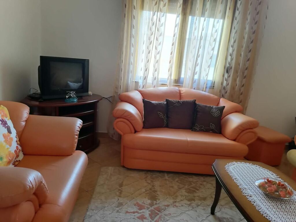 SHITET SHTEPI PRIVATE NE DURRES (PLAZH)