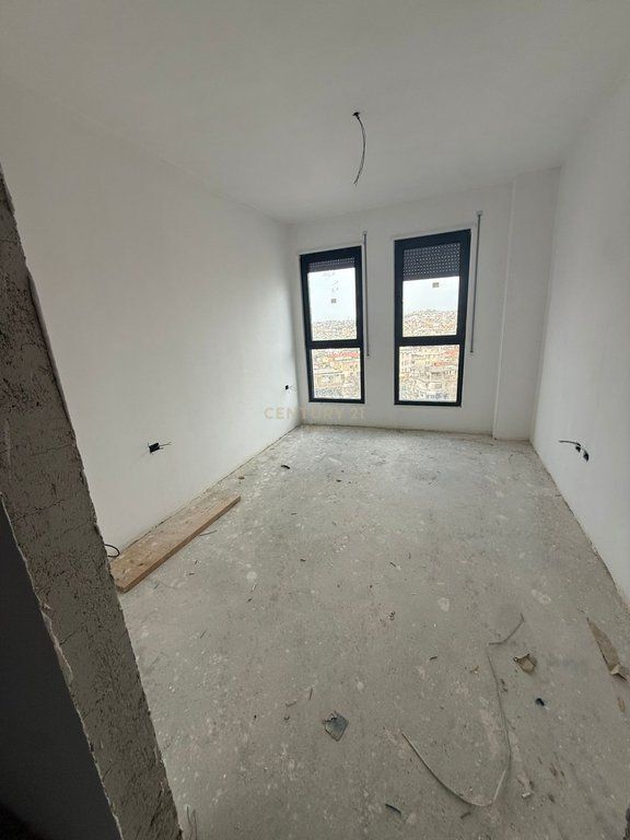 Dyqan Për Shitje te Komuna e Parisit