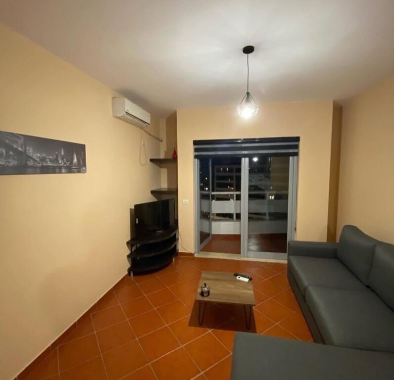🏡Jepet me qera apartament 1+1 me parkim 🚗  📍 Vendndodhja: Tek Pallati me Shigjeta💰 Çmimi: 55,000 lekë / muaj