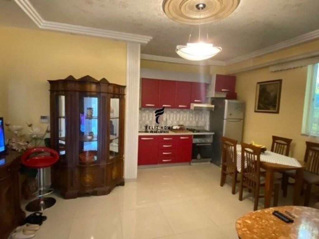 APARTAMENT ME QERA 1+1 RRUGA E DIBRES 50.000 LEKE FH-67493