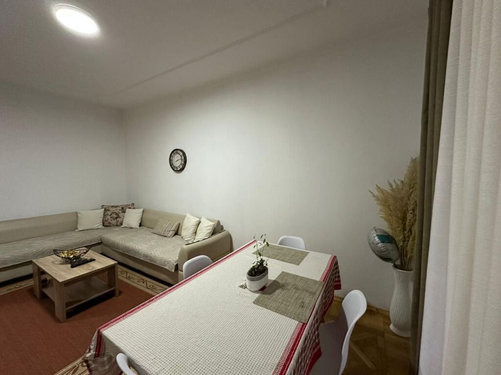 Jepet Me Qera Apartament 2+1+1 Ballkon