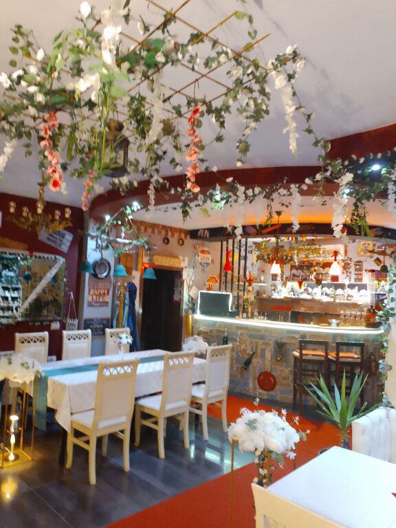 ville ne shitje....hotel plus restaurant