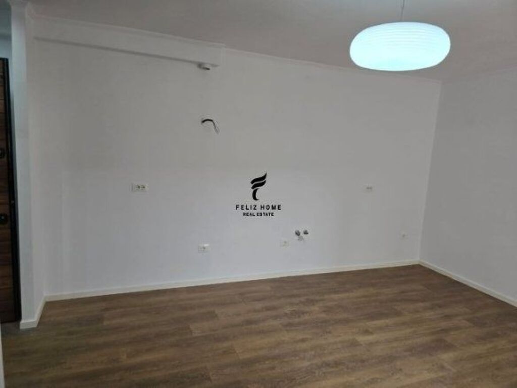 SHITET APARTAMENT 1+1 TREGU ELEKTRIK 115.000 EURO FH-67517