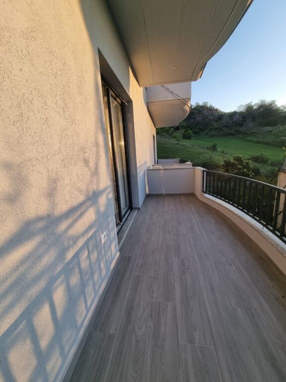 Jepet shtepi private me qira ne Kombinat !