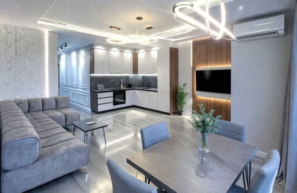 Former EXHIBITION (opposite), by Lanes. ^ We sell 2+1 apartment