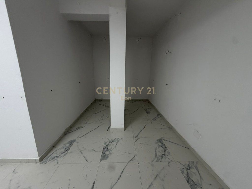 JEPET ME QIRA DYQAN PRANE MARKATES NE DURRES