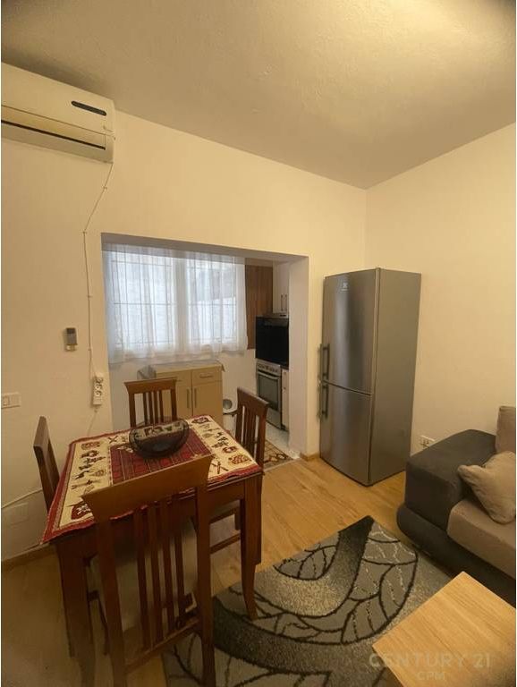 Affittasi 1+1 al Pazari i Ri, vicino a Optika Roma 600 € /Mese