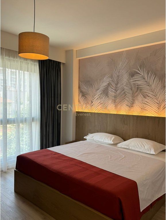 Apartament luksoz 1+1 me qira prane Gjimnazit Partizani