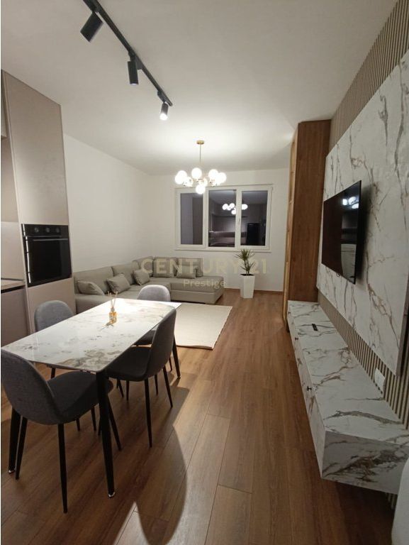 APARTAMENT 1+1 ME QIRA, PRANE AMBASADES AMERIKANE, TIRANE!