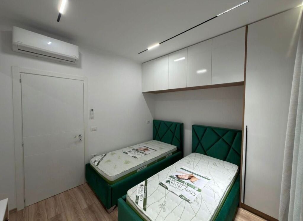 2+1+2 me qera te Komuna Parisit