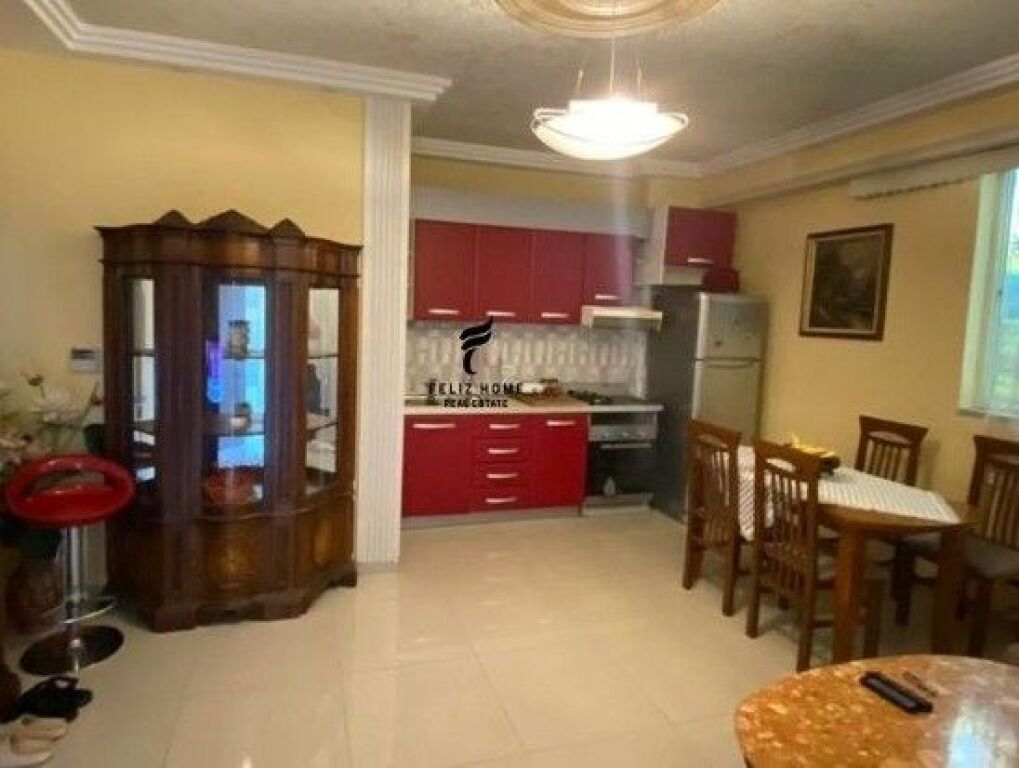 APARTAMENT ME QERA 1+1 RRUGA E DIBRES 50.000 LEKE FH-67493
