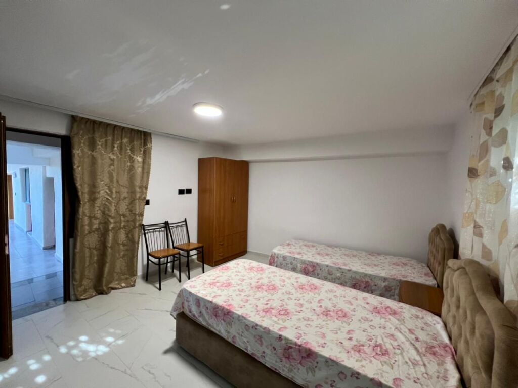 Qira, Garsoniere “Rr.Mihal Grameno” – Tiranë.