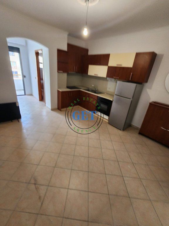 Shitet Apartament 1+1,Plazh Hekurudha,Durrës.