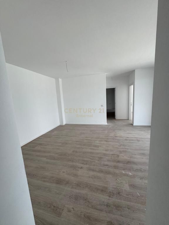 Apartament 2+1+2+Post Parkimi në shitje Akses Tirana