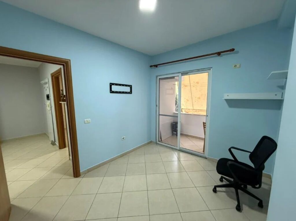Apartament me qera - Pazari i Ri