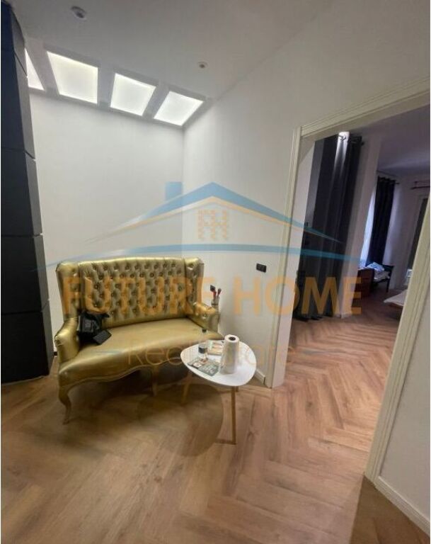 Shitet, Duplex 2+1+2, Myslym Shyri