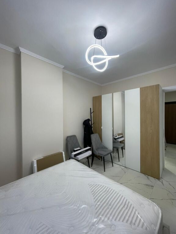 Jepet me qera apartamenti 1+1 ,tek Univers City 40.000 lekë