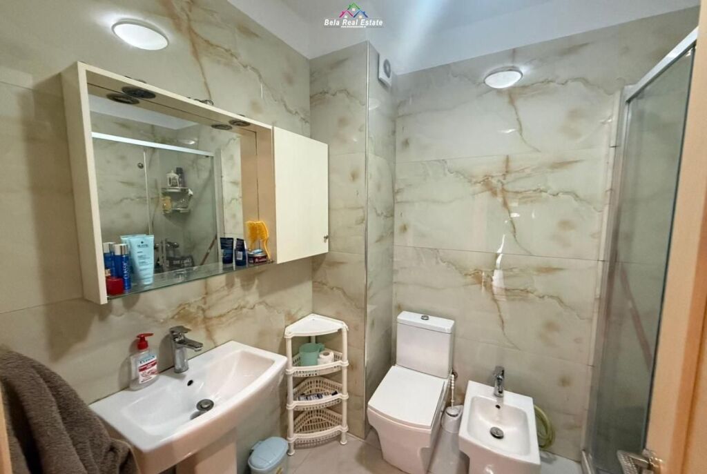 Apartament Per Shitje 3+1+ 2 Poste Parkimi tek Kopshti Botanik ( ID B130113) Tirane