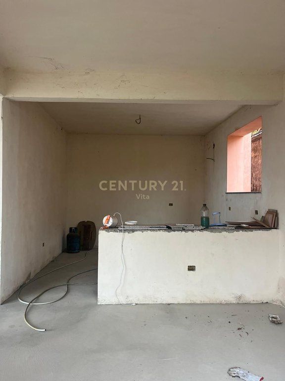 SHITET VILE NE QENDER TE DURRESIT !!!!!!!!!