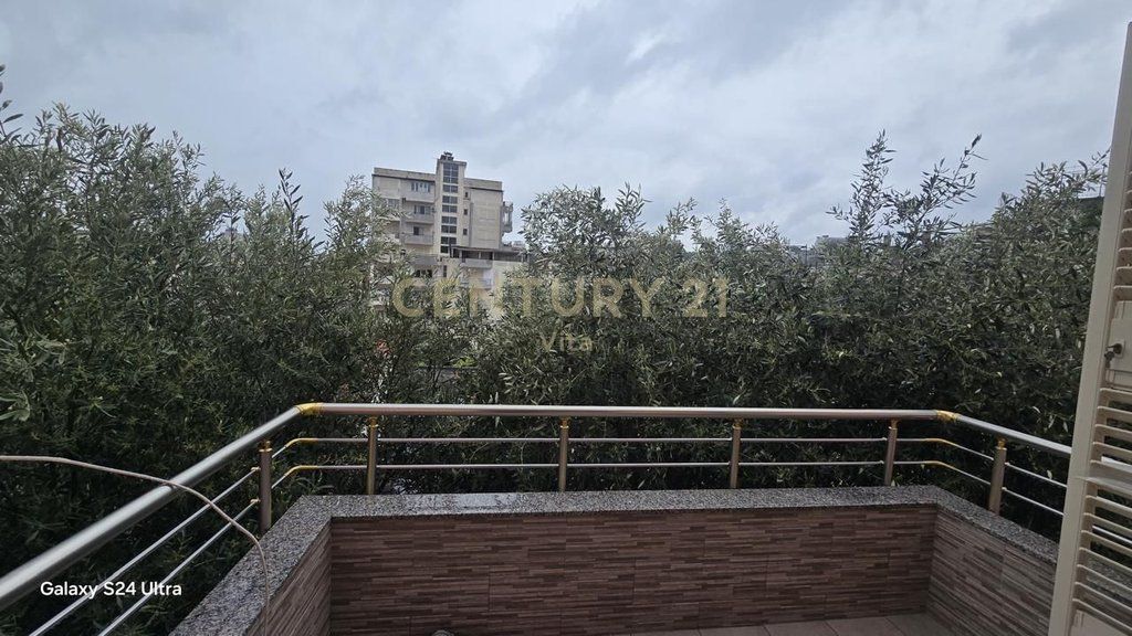 SHITET VILE NE QENDER TE DURRESIT !!!!!!!!!