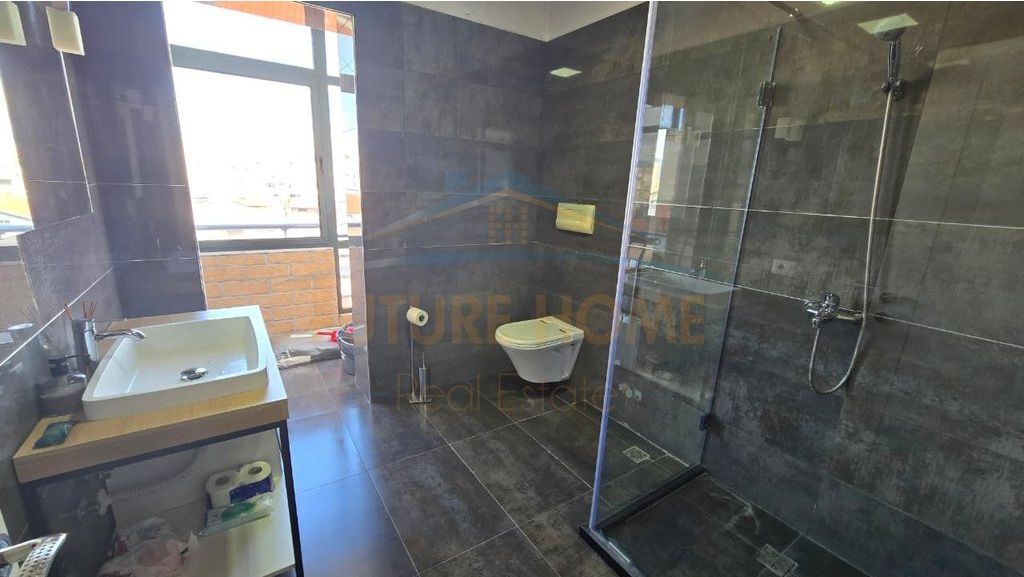 Shitet, Apartament 2+1+2, Blloku i Vilave Selitë, Tiranë