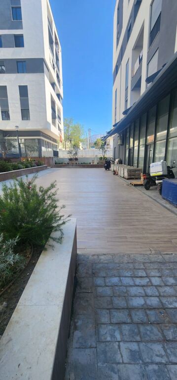 Jepet me qira ambient komercial multifunksional – Rezidenca Relux, Shkozë