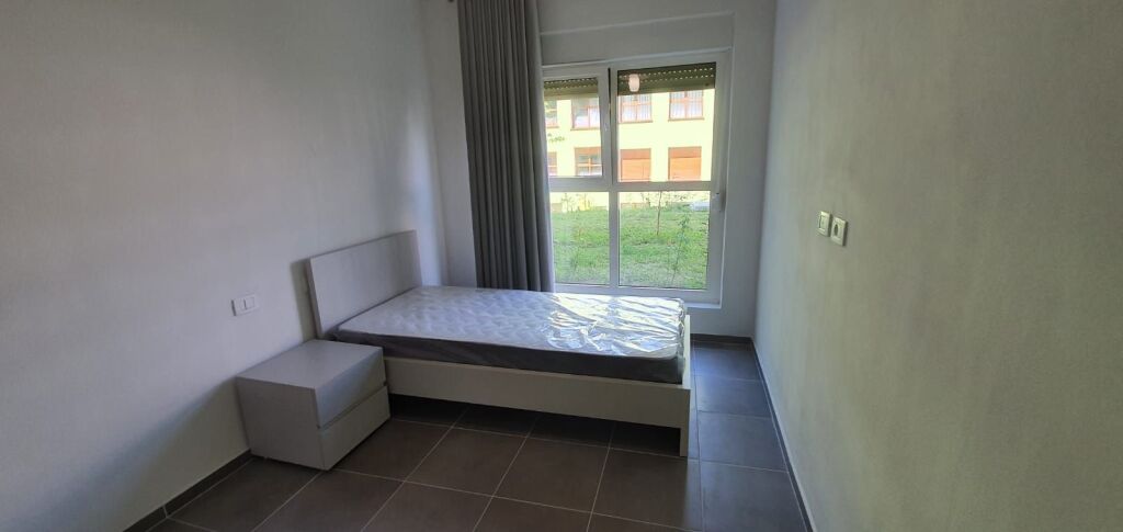 🏢Ne zonen e Ali Demit,Kompleksi Mangalem,jepet me qera apartament 2+1,i mobiluar 50,000L