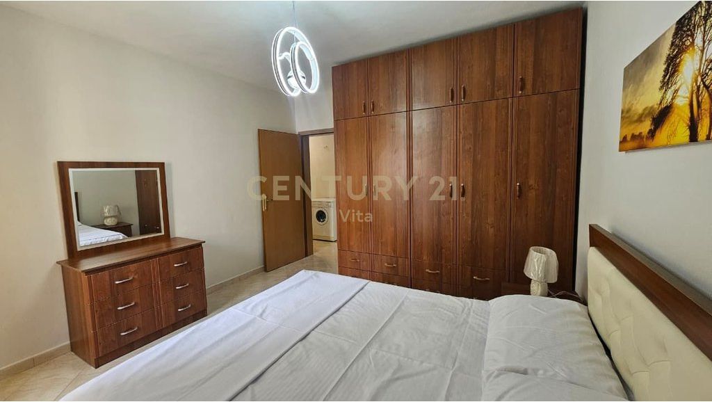 Shitet Apartament 2+1 pranë Markatës së Fruta-Perimeve , Durres !!