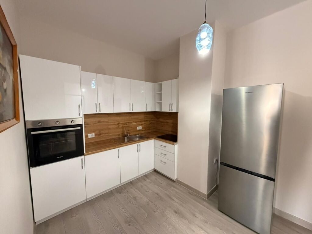 📣 QERA SUPER Apartament 1+1 📍 Xhamllik ✨ 💶 Cmimi 60.000 Leke/Muaj