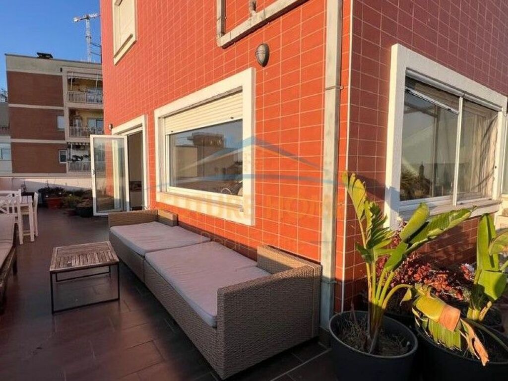 Shitje, Apartament Loft, Myslym Shyri.