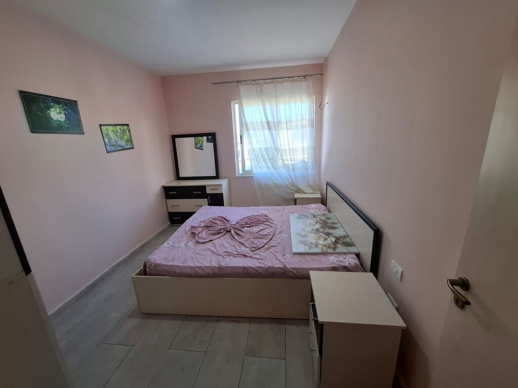 Jepet me Qera Apartament 1+1 Tek Rrota e kuqe