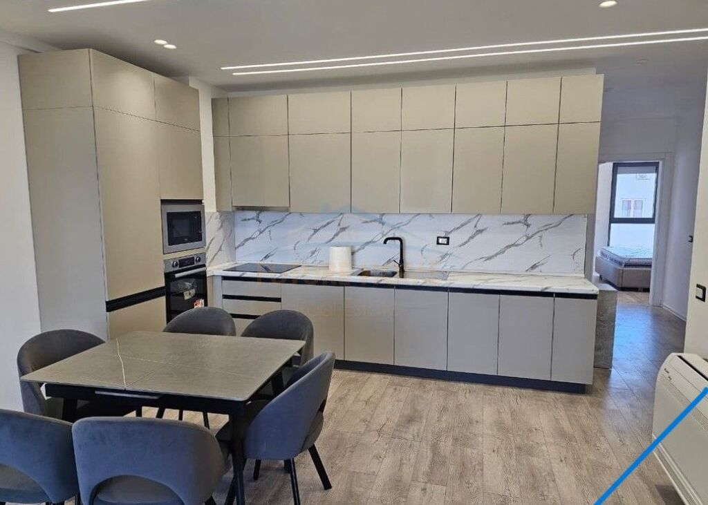 Shitet, Apartament 2+1+2, Kompleksi Ndregjoni, Jordan Misja, Tirane.