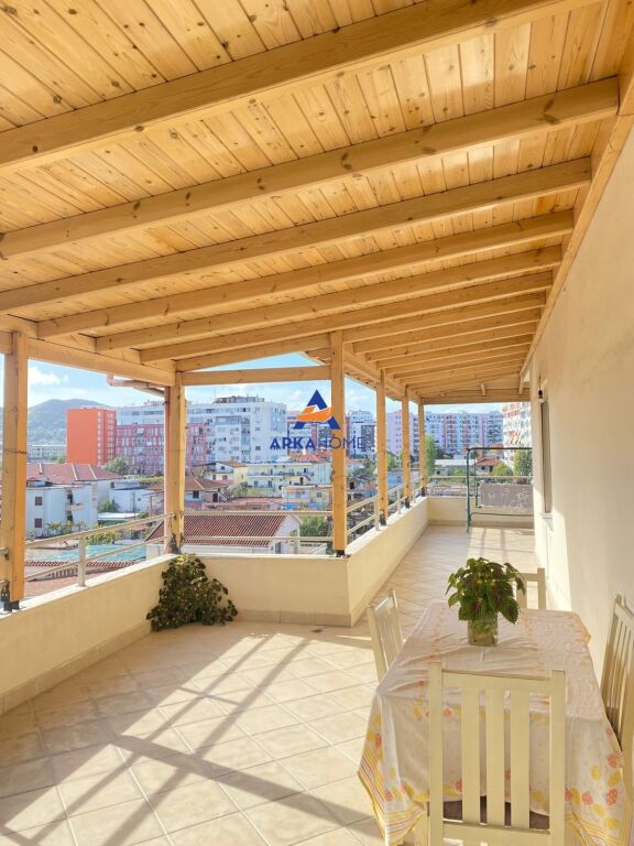 SHITET APARTAMENT 2+1+2+VERANDË "TE UNAZA E RE" 1900000 LEKE