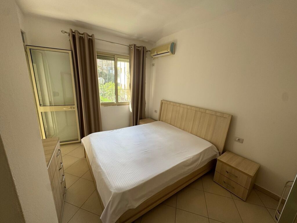 1+1 me qera te Liqeni Thate