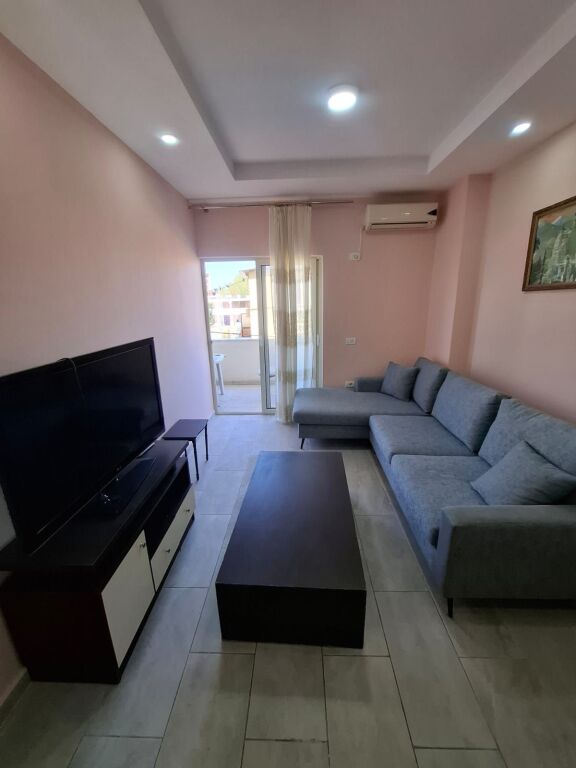 Jepet me Qera Apartament 1+1 Tek Rrota e kuqe
