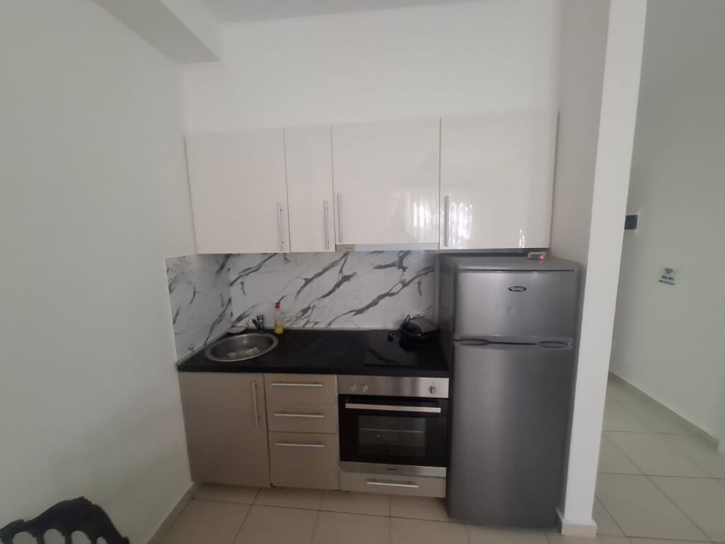 Shitet Apartament 1+1 Ne Golem