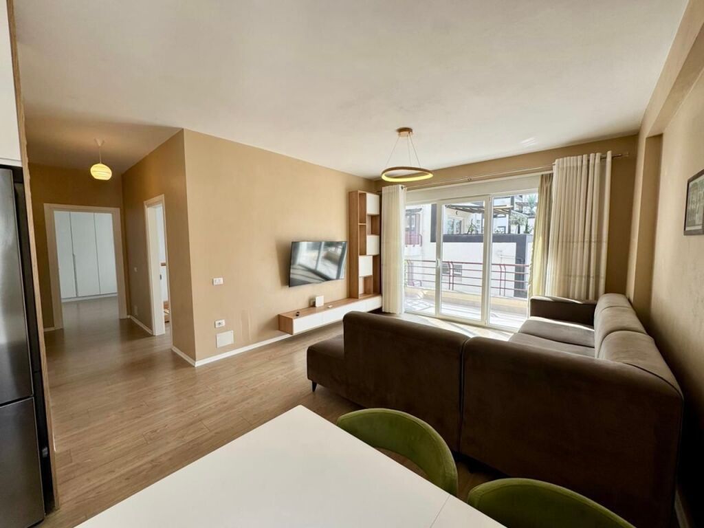 Liqeni Thate shitet 2+1+2