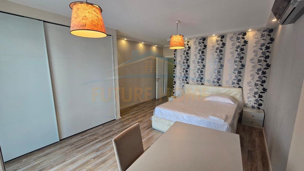 Shitet apartament 2+1+2 , Selite pran bllokut te vilave  